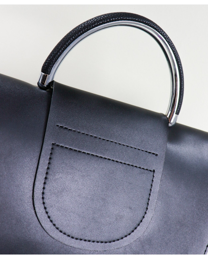 Damas Mochila negra con manija metálica