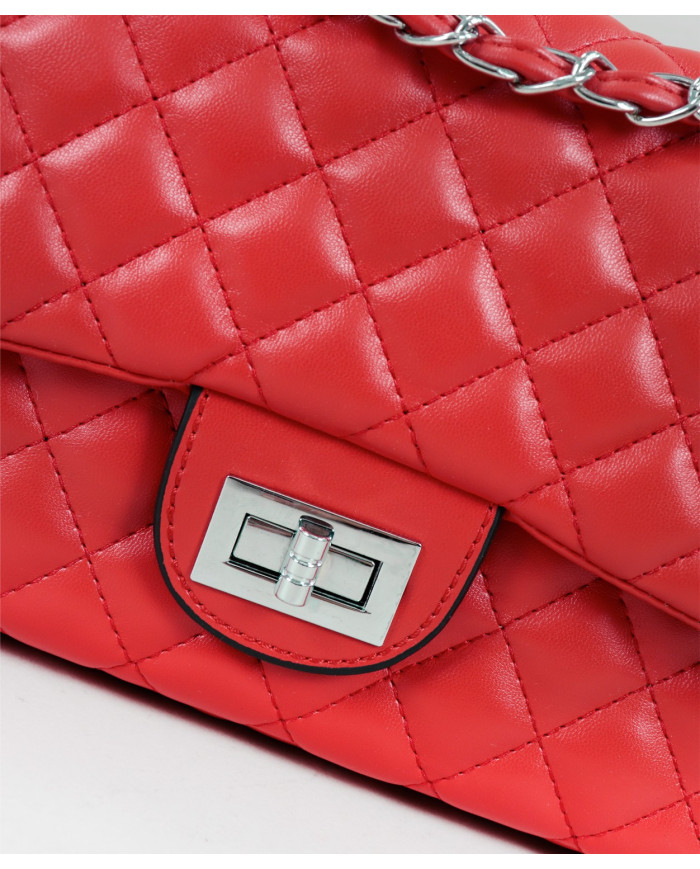 Bolsa de la señora roja con cadenas