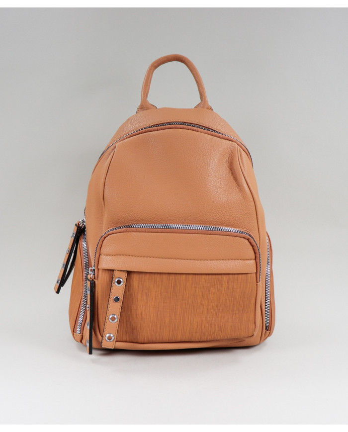 Camel backpack with Front pocket and Tachas