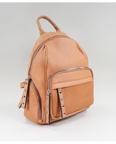 Camel backpack with Front pocket and Tachas