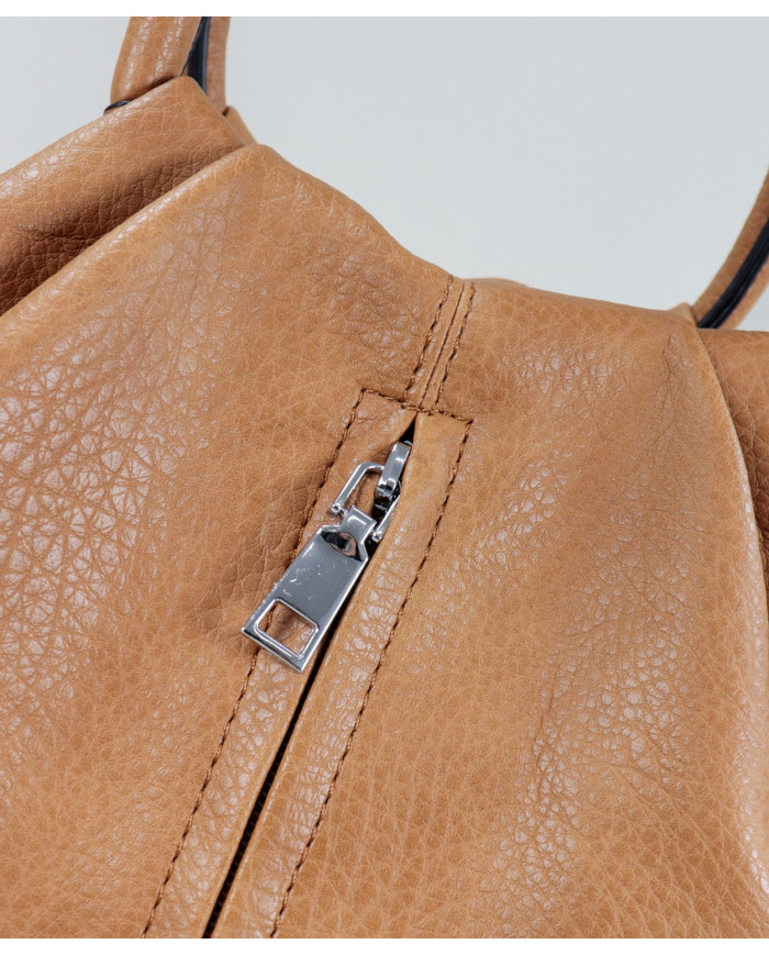 Mochila Camel Mujer con cierre frontal