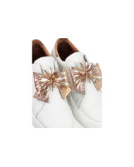 White sneakers of Lady Ginova with Golden Lace