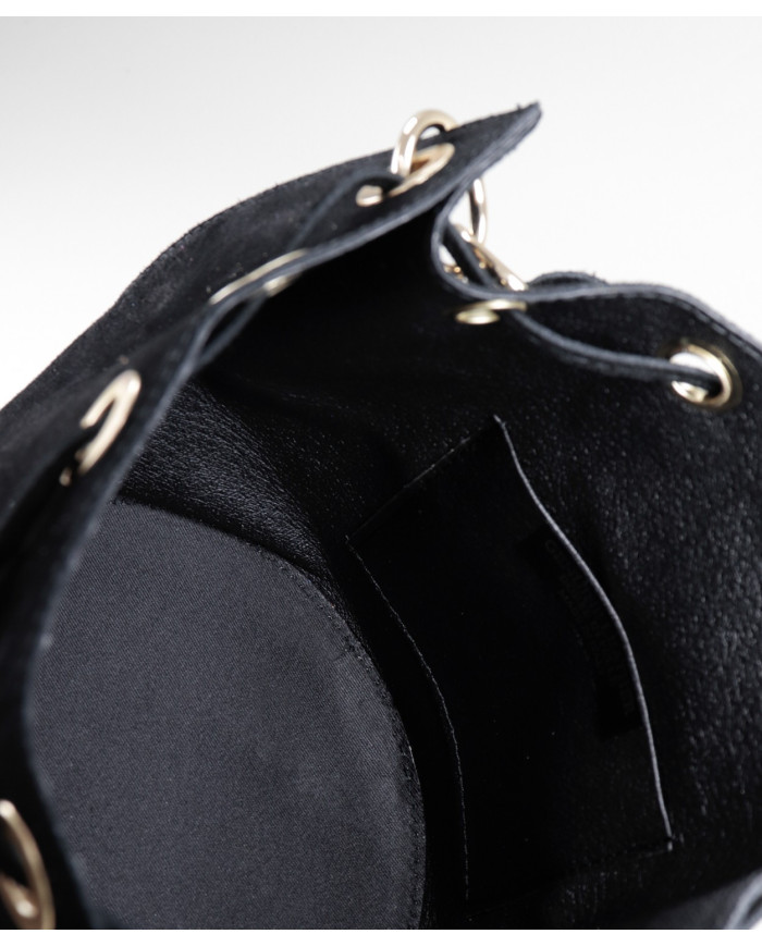 Black Round Bucket Bag in Skin