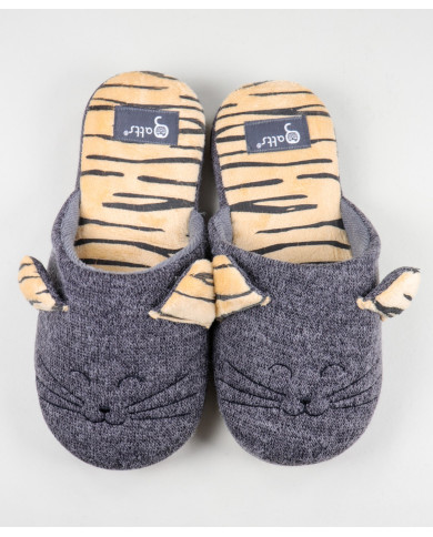 Slippers of Lady Cat Room