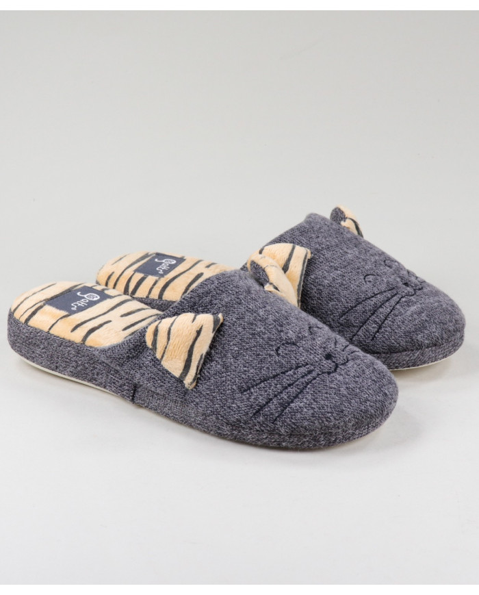 Slippers of Lady Cat Room