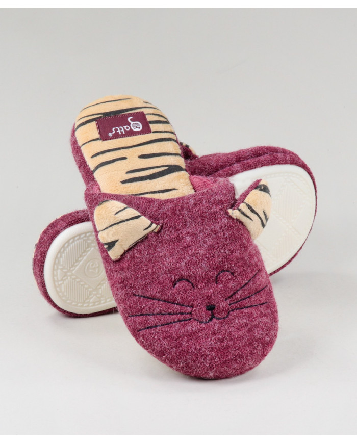 Slippers of Lady Cat Room