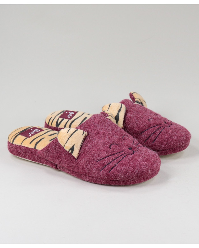 Slippers of Lady Cat Room