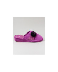 Zapatillas de la habitación de damas con enchufes