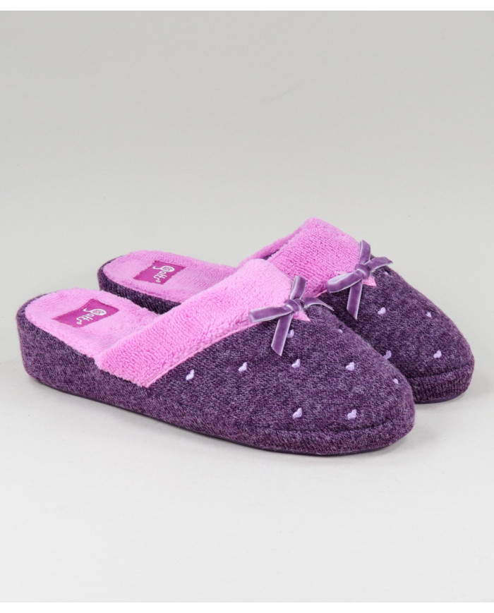 Zapatillas de la habitación de las damas con corazones