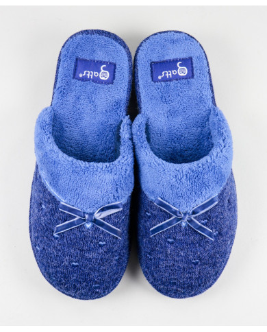 Zapatillas de la habitación de las damas con corazones