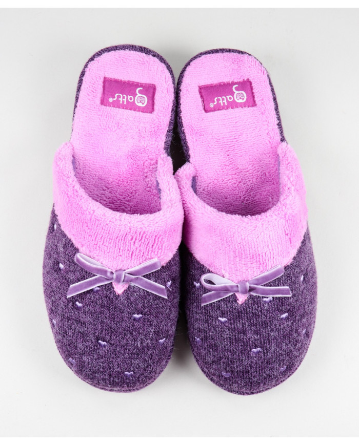 Zapatillas de la habitación de las damas con corazones