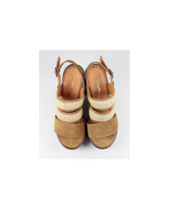 Sandalias de madera con tiras de encaje