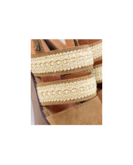 Sandálias de Sola de Madeira com Tiras Rendadas