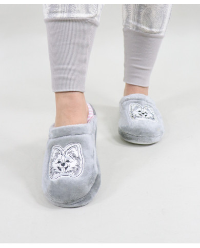 Zapatillas de la habitación de las damas con perros