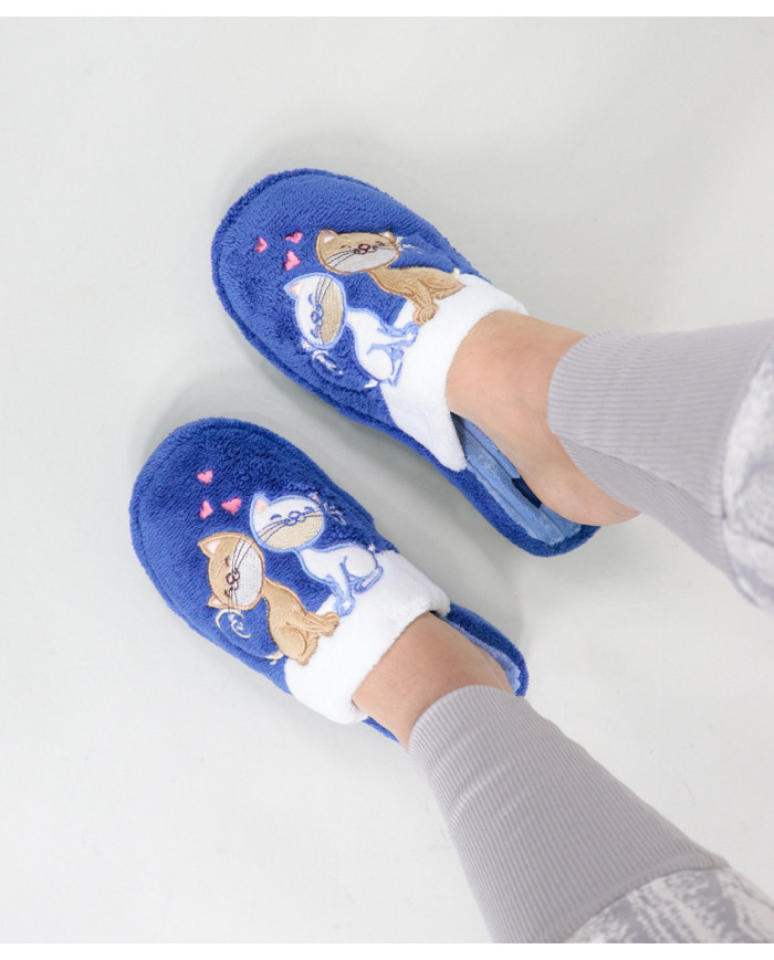 Zapatillas de la habitación de las damas con gatos