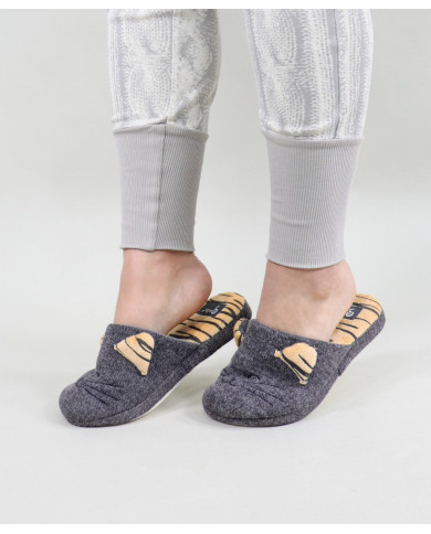 Slippers of Lady Cat Room