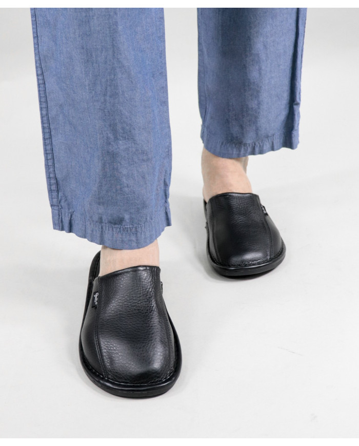 Black Men's Room Slippers