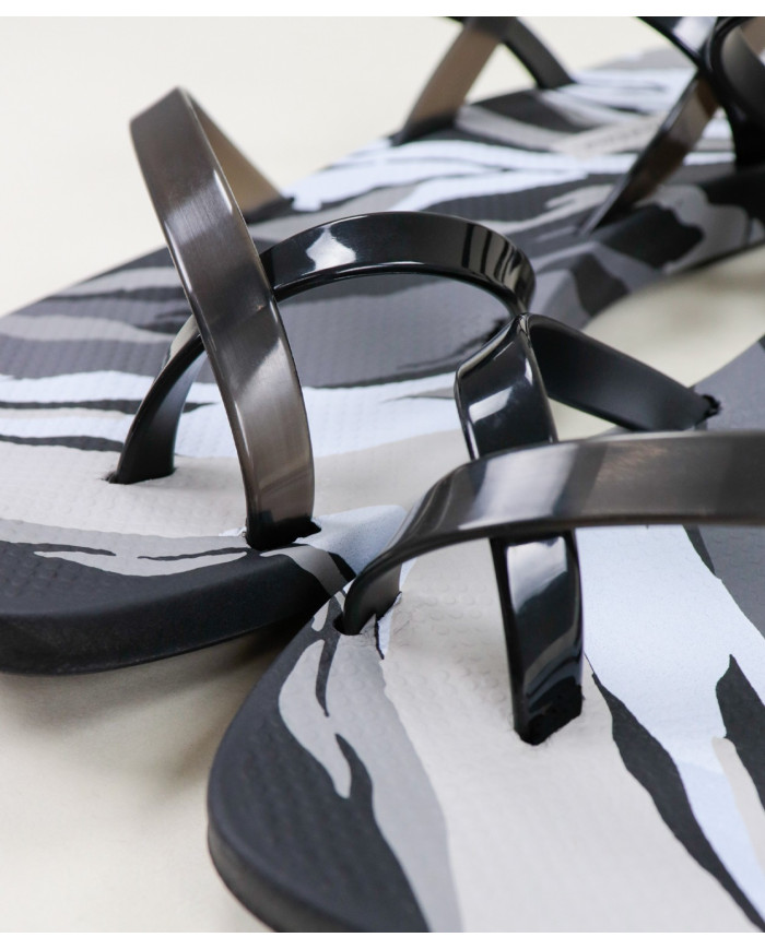 Sandálias Ipanema com Padrão Preto