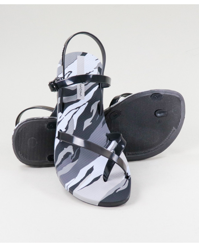 Sandalias Ipanema con patrón negro