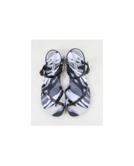 Sandalias Ipanema con patrón negro