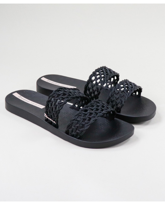 Chinelos Ipanema Pretas com Textura Renda