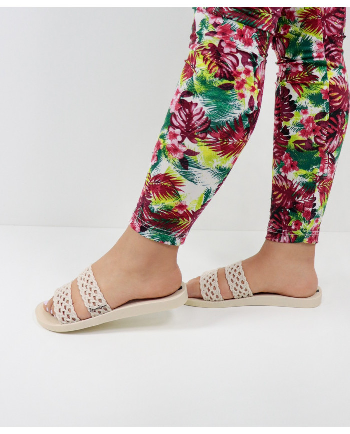 Ipanema Maple Slippers with Lace Texture