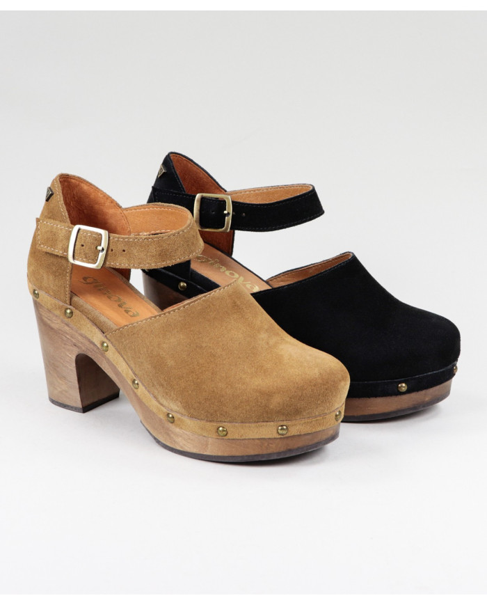 Sandals by Madame Ginova Closed with Wood Sola