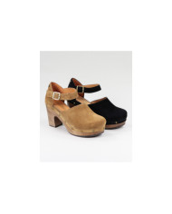 Sandals by Madame Ginova Closed with Wood Sola