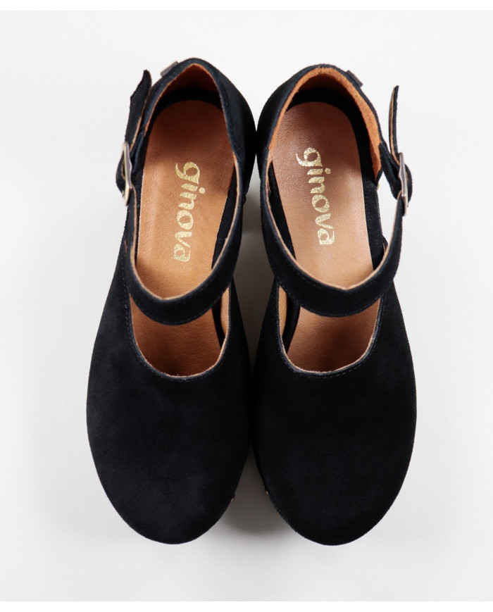 Black Sandals of Lady Ginova Closed with Wood Sola