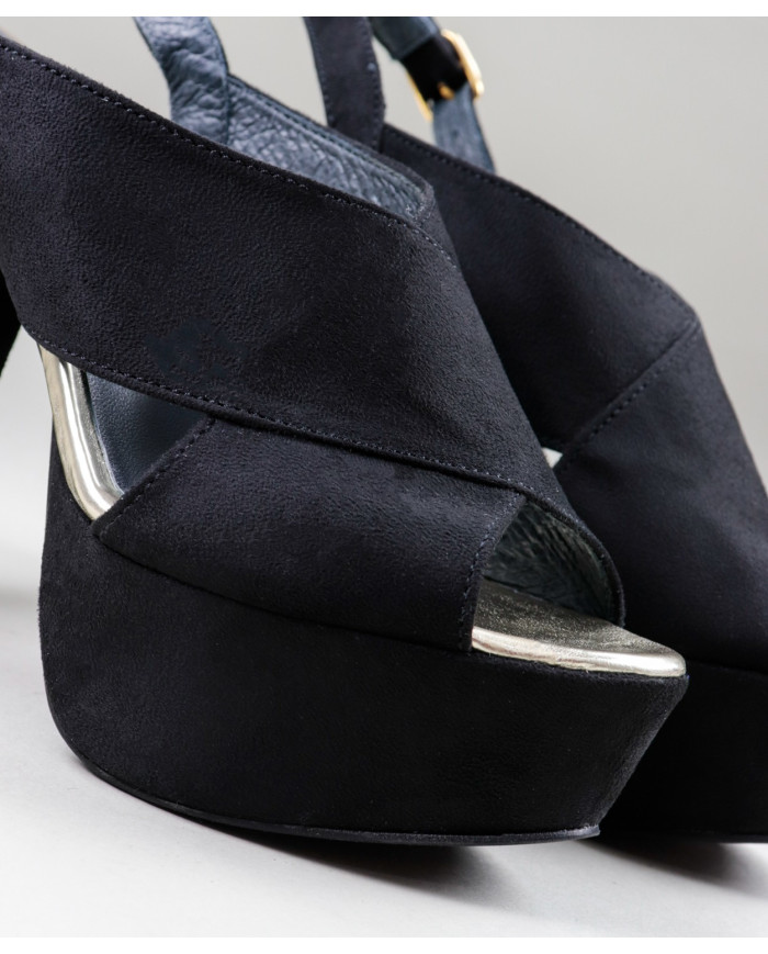 Women's Black Sandals Ginova Crossed to the Front