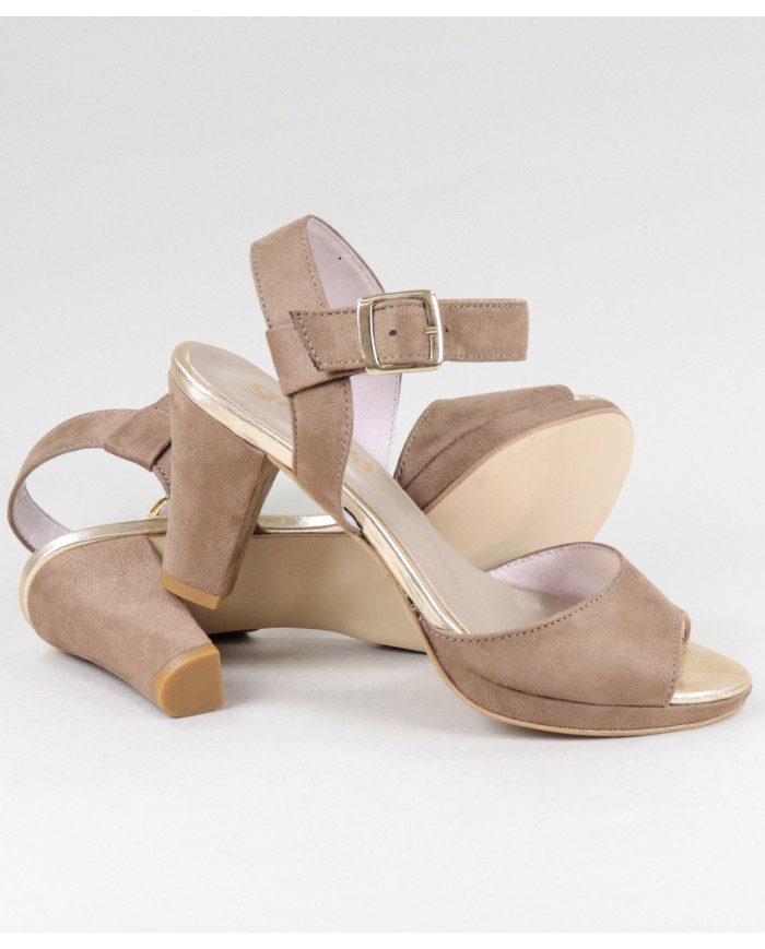 Lady Ginova Sandals with Buckle