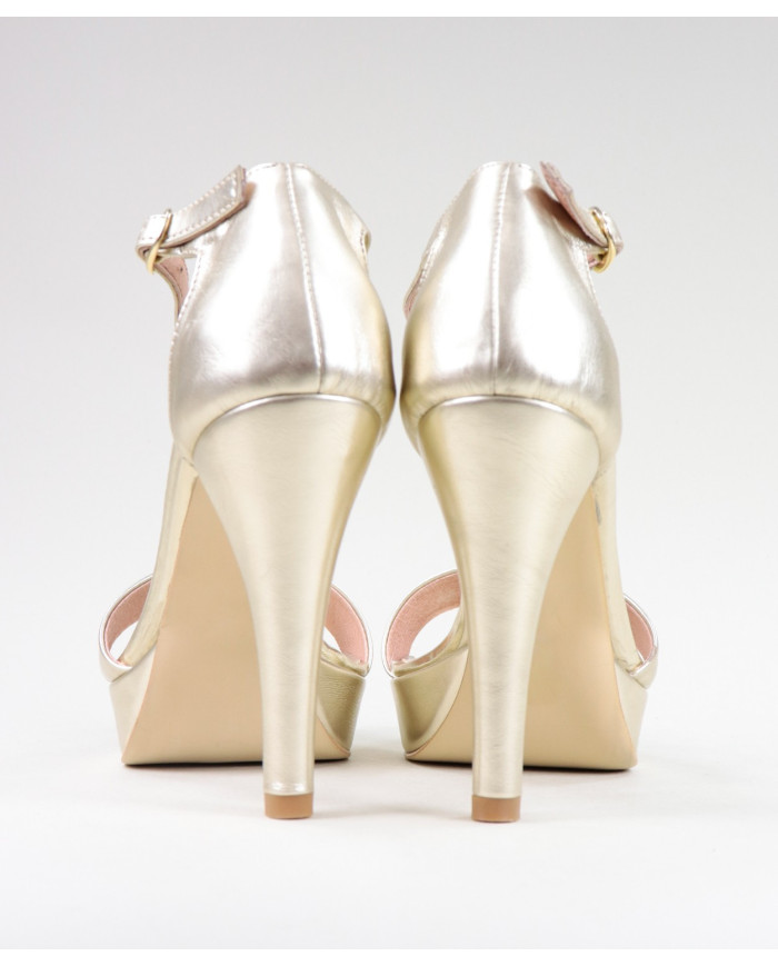 Elegant Golden Sandals of Lady Ginova