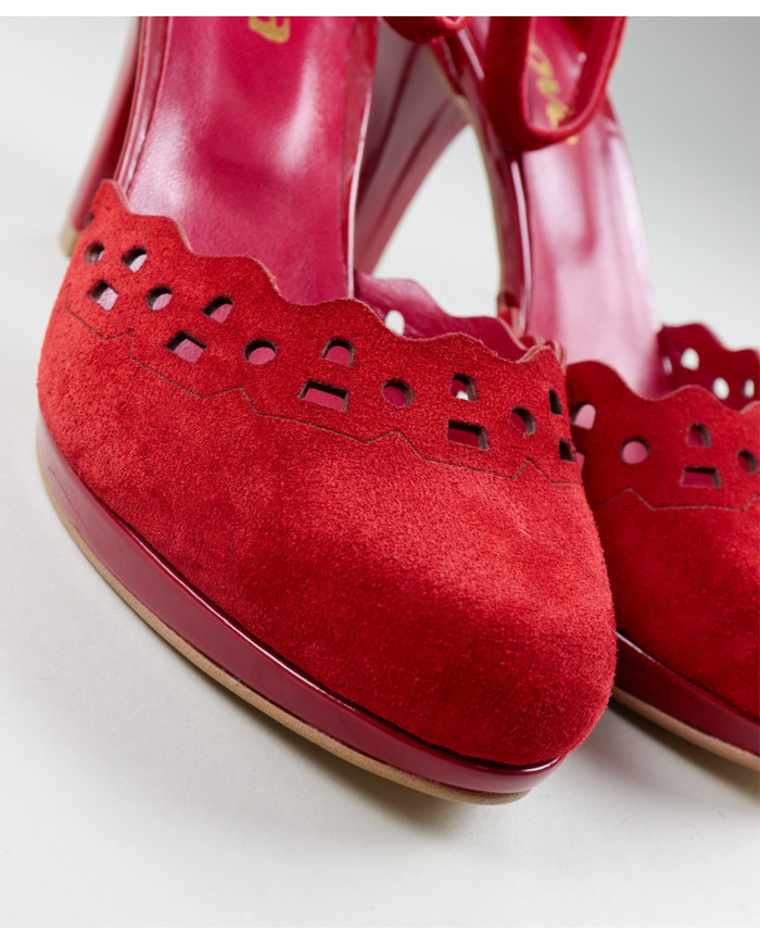 Sandals by Senhora Ginova Closed Back