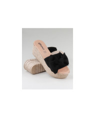 Black Slippers of Lady in Cunha with Lace