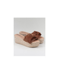 Women's Camel Slippers in Cunha with Lace
