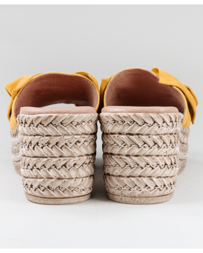 Women's Yellow Slippers in Cunha with Lace