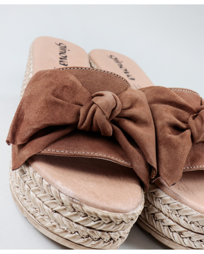 Chinelos Camel de Senhora em Cunha com Laço