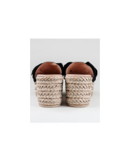 Black Slippers of Lady in Cunha with Lace