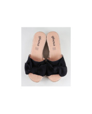 Black Slippers of Lady in Cunha with Lace