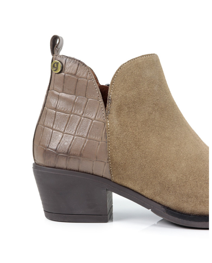 Botas Taupe de Salto Médio Ginova