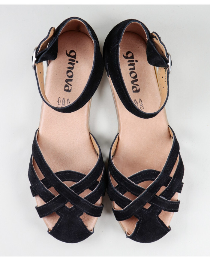 Black sandals of Lady Ginova in Camurça