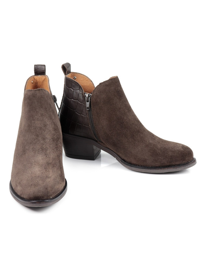 Women's Medium Jumping Brown Boots