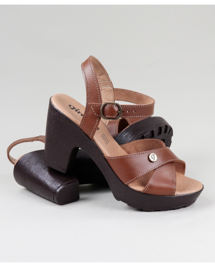 Sandalias de Madame Ginova con Cross Strips