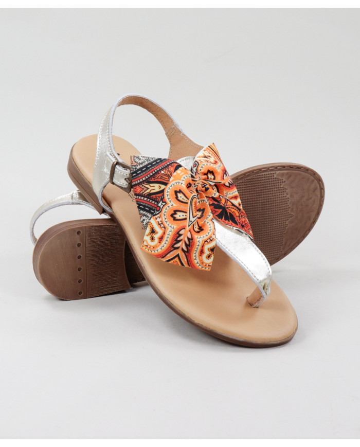 Sandalias de la señora con el encaje decorativo