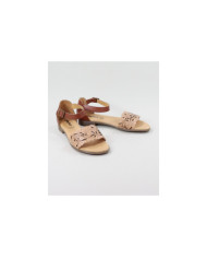 Camel de Senhora Ginova Sandals to Flowers