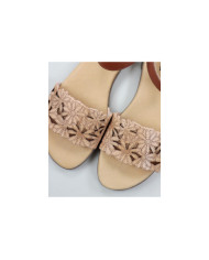 Camel de Senhora Ginova Sandals to Flowers