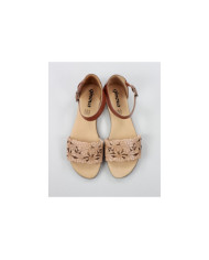 Camel de Senhora Ginova Sandals to Flowers