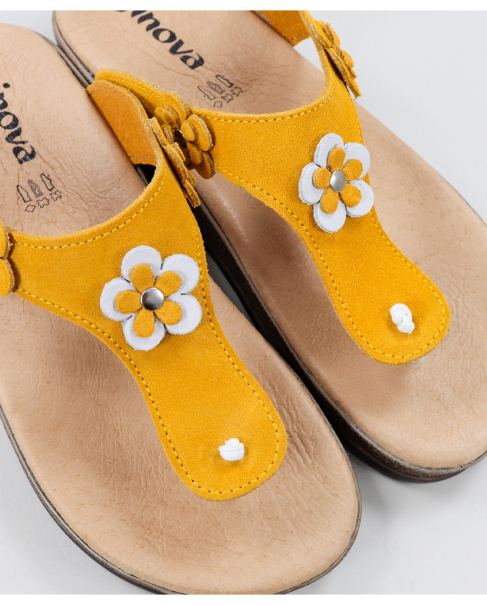 Chinelos de Senhora Ginova com Flor Decorativa