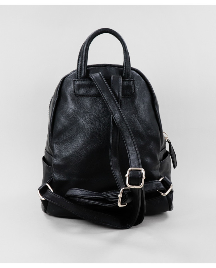 Mochila negra con cierre frontal