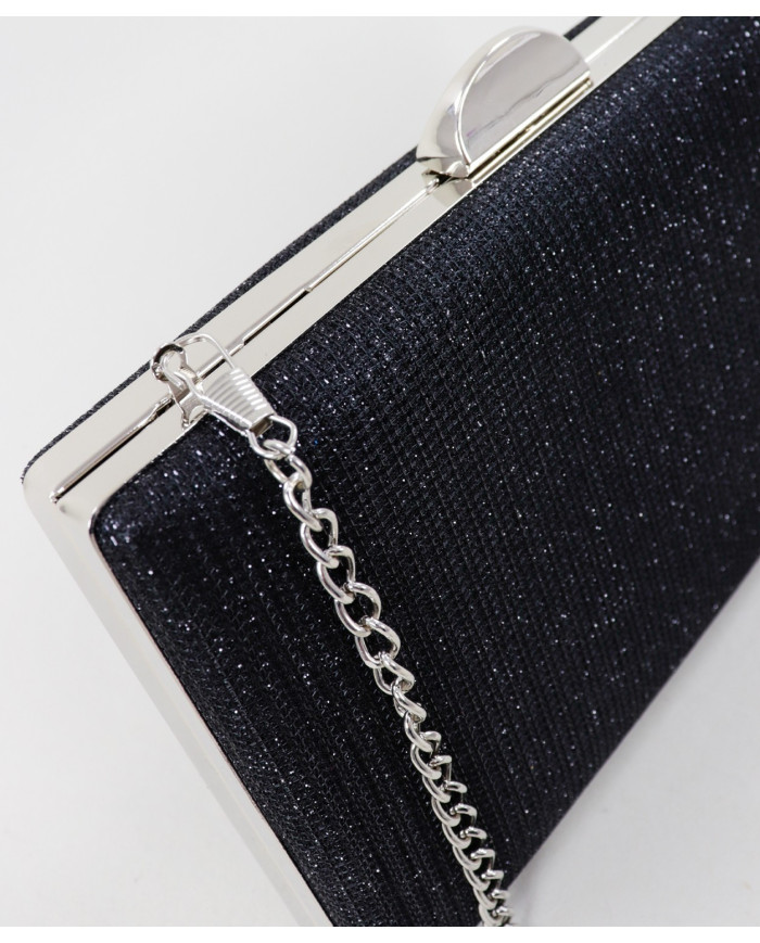 Cuna de damas en negro con cadenas